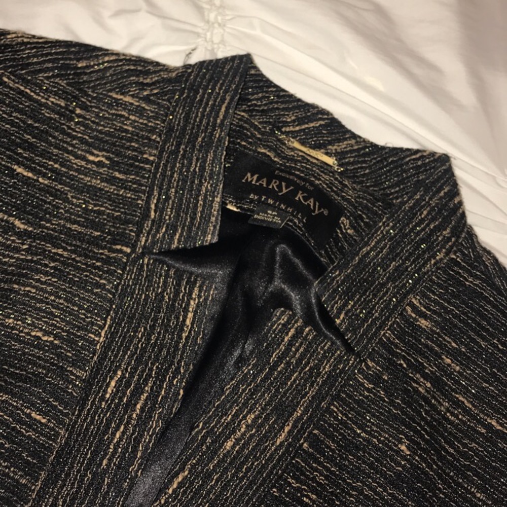 MARY KAY TWO PIECE SKIRT AND BLAZER.